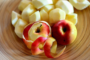 apples on a plate can you freeze apples